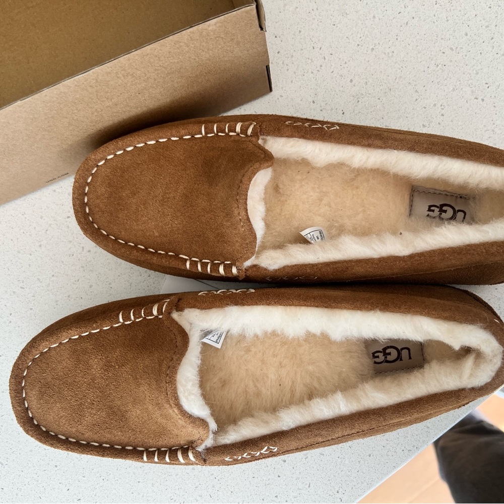 Ugg Ansley Slippers (sz 9) Brand New!
